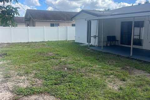 House in Boca Raton, Florida 2 bedrooms, 109.07 sq.m. № 1965151 - photo 9