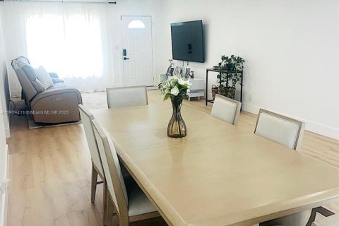 House in Boca Raton, Florida 2 bedrooms, 109.07 sq.m. № 1965151 - photo 15