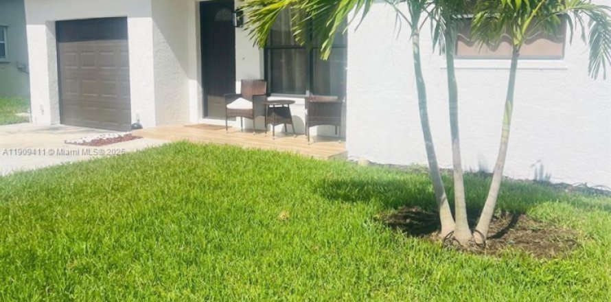 House in Boca Raton, Florida 2 bedrooms, 109.07 sq.m. № 1965151