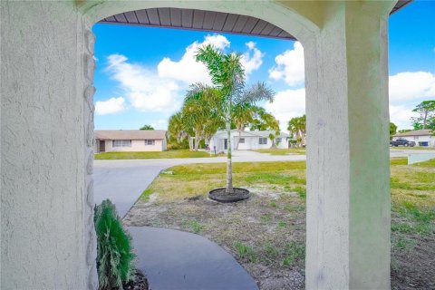 House in Venice, Florida 2 bedrooms, 142.98 sq.m. № 2231362 - photo 6