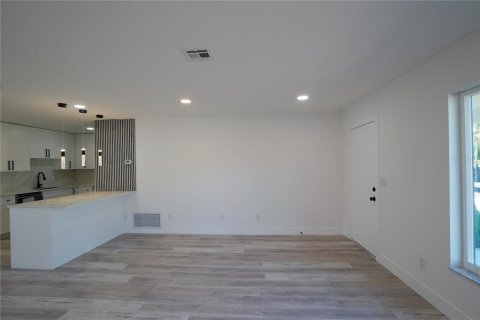 House in Venice, Florida 2 bedrooms, 142.98 sq.m. № 2231362 - photo 9