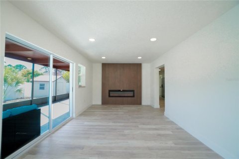 House in Venice, Florida 2 bedrooms, 142.98 sq.m. № 2231362 - photo 24