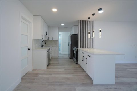 House in Venice, Florida 2 bedrooms, 142.98 sq.m. № 2231362 - photo 11