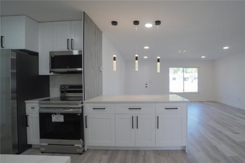 House in Venice, Florida 2 bedrooms, 142.98 sq.m. № 2231362 - photo 18