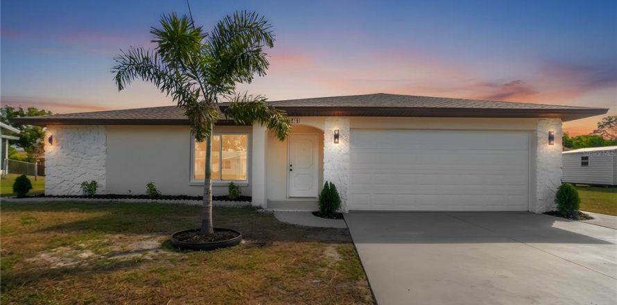 House in Venice, Florida 2 bedrooms, 142.98 sq.m. № 2231362
