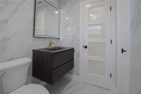 House in Venice, Florida 2 bedrooms, 142.98 sq.m. № 2231362 - photo 13