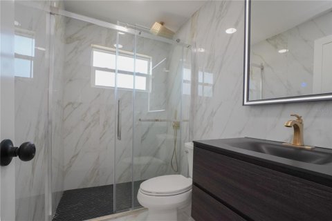 House in Venice, Florida 2 bedrooms, 142.98 sq.m. № 2231362 - photo 14