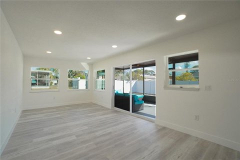 House in Venice, Florida 2 bedrooms, 142.98 sq.m. № 2231362 - photo 15