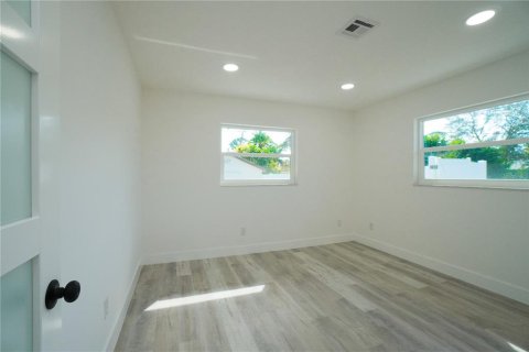 House in Venice, Florida 2 bedrooms, 142.98 sq.m. № 2231362 - photo 28