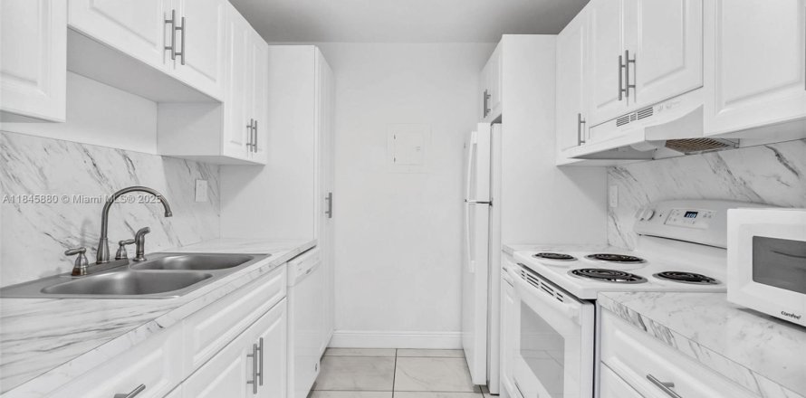 Condo in Miami, Florida, 2 bedrooms  № 1892506
