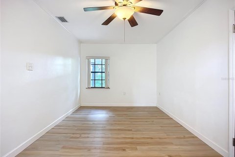 House in Dover, Florida 4 bedrooms, 227.7 sq.m. № 1868853 - photo 24