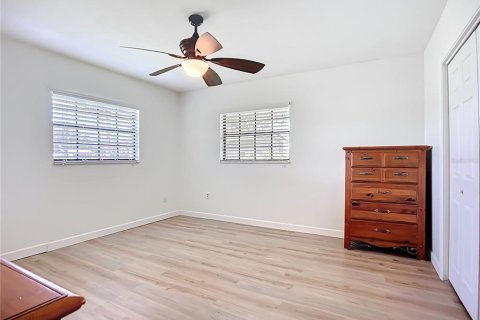 House in Dover, Florida 4 bedrooms, 227.7 sq.m. № 1868853 - photo 29