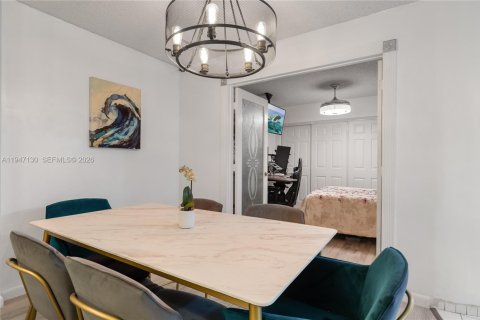 Condominio en venta en Hollywood, Florida, 2 dormitorios, 128.48 m2 № 2003275 - foto 23