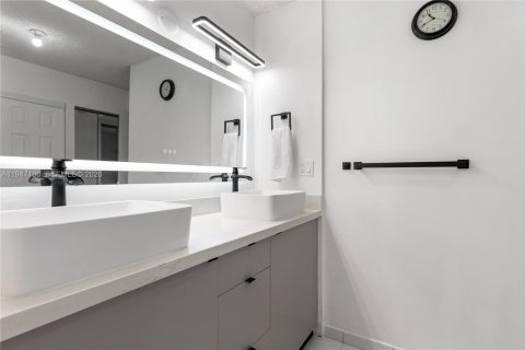 Condominio en venta en Hollywood, Florida, 2 dormitorios, 128.48 m2 № 2003275 - foto 7