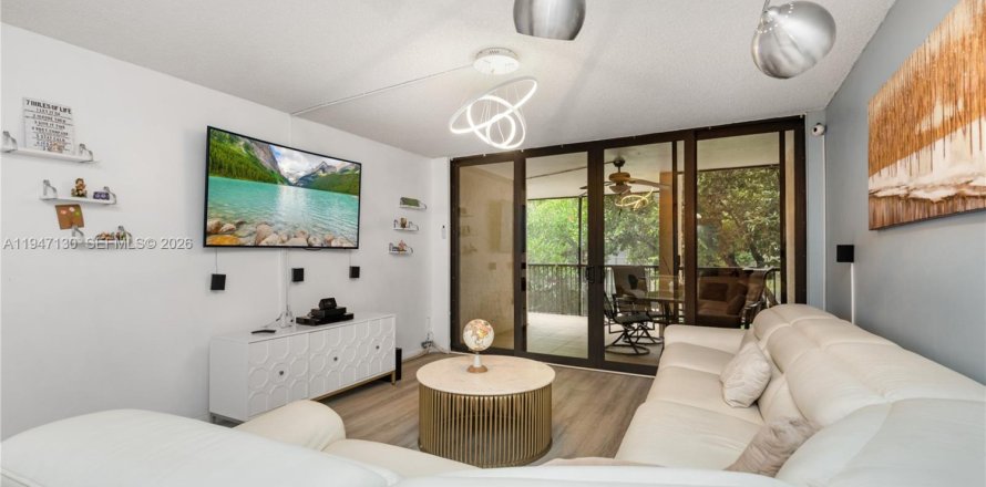 Condominio en Hollywood, Florida, 2 dormitorios  № 2003275