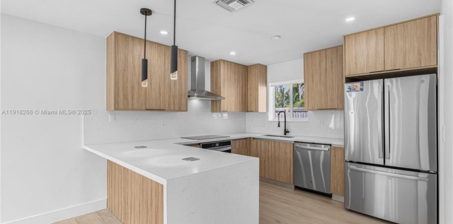 Дом в Холливуд, Флорида 4 спальни № 1973043