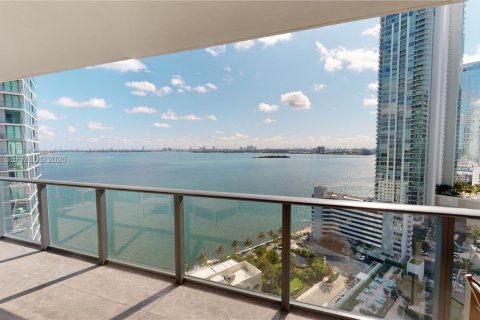 Кондоминиум с 2 спальнями в Майами, Флорида № 2065976