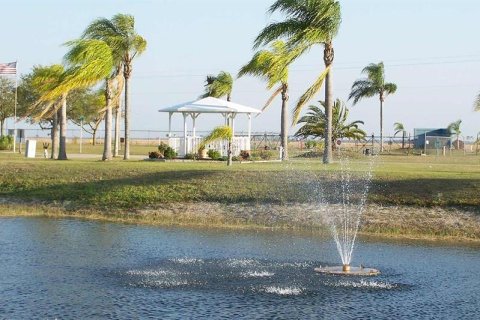 Terreno en venta en Punta Gorda, Florida № 1886469 - foto 1