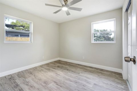 House in Largo, Florida 3 bedrooms, 101.45 sq.m. № 2151464 - photo 10