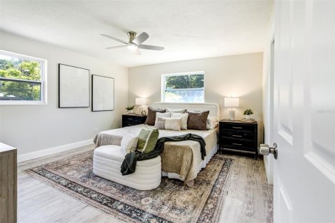 House in Largo, Florida 3 bedrooms, 101.45 sq.m. № 2151464 - photo 7