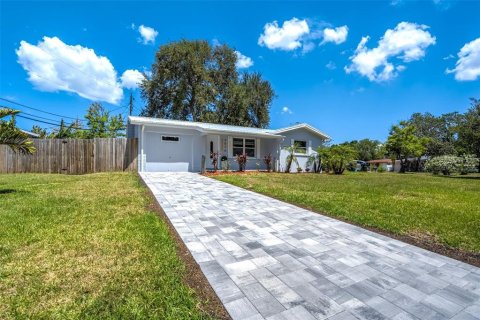 House in Largo, Florida 3 bedrooms, 101.45 sq.m. № 2151464