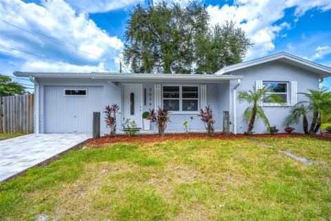House in Largo, Florida 3 bedrooms, 101.45 sq.m. № 2151464 - photo 18