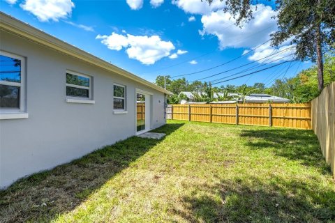 House in Largo, Florida 3 bedrooms, 101.45 sq.m. № 2151464 - photo 13