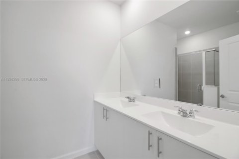 Снять в аренду таунхаус в Хомстед, Флорида 4 спальни, 169.83м2, № 1987131 - фото 25