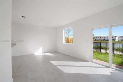 Снять в аренду таунхаус в Хомстед, Флорида 4 спальни, 169.83м2, № 1987131 - фото 16