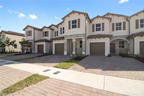 Снять в аренду таунхаус в Хомстед, Флорида 4 спальни, 169.83м2, № 1987131 - фото 2