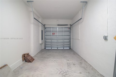 Снять в аренду таунхаус в Хомстед, Флорида 4 спальни, 169.83м2, № 1987131 - фото 7