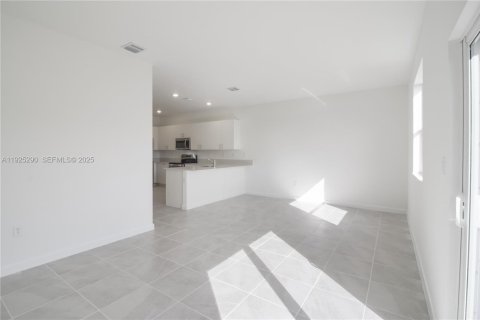 Снять в аренду таунхаус в Хомстед, Флорида 4 спальни, 169.83м2, № 1987131 - фото 15