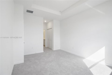 Снять в аренду таунхаус в Хомстед, Флорида 4 спальни, 169.83м2, № 1987131 - фото 24