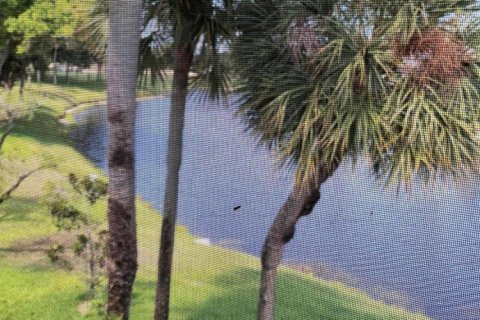 Condo in Boynton Beach, Florida, 2 bedrooms  № 1173158 - photo 1