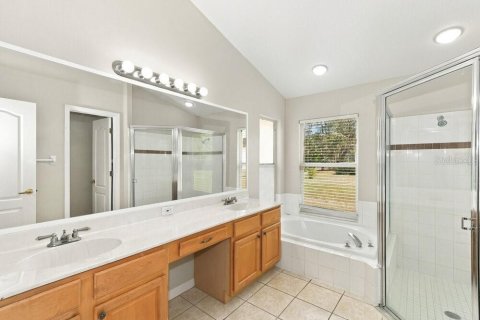 Villa ou maison à louer à Land O' Lakes, Floride: 4 chambres, 225.29 m2 № 2436805 - photo 4