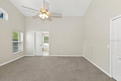 Villa ou maison à louer à Land O' Lakes, Floride: 4 chambres, 225.29 m2 № 2436805 - photo 2