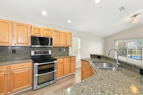 Villa ou maison à louer à Land O' Lakes, Floride: 4 chambres, 225.29 m2 № 2436805 - photo 17