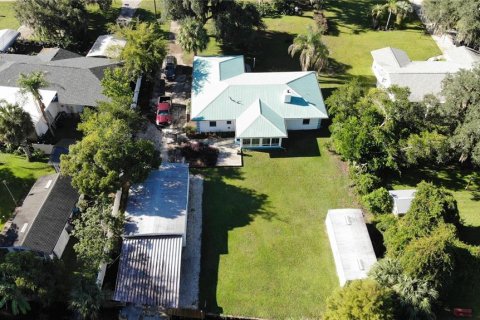 Casa en venta en Fruitland Park, Florida, 3 dormitorios, 177.44 m2 № 2342239 - foto 5