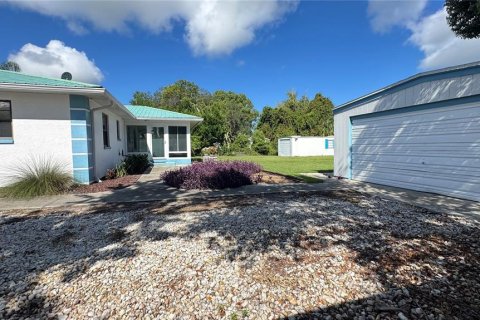 Casa en venta en Fruitland Park, Florida, 3 dormitorios, 177.44 m2 № 2342239 - foto 27