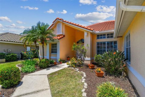 Casa en venta en Saint Petersburg, Florida, 4 dormitorios, 240.99 m2 № 1676958 - foto 6