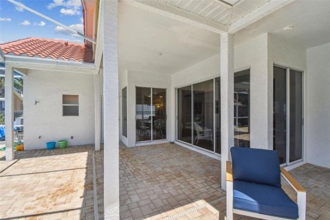 Casa en venta en Saint Petersburg, Florida, 4 dormitorios, 240.99 m2 № 1676958 - foto 11
