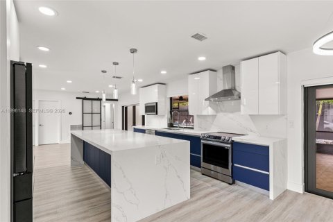 House in Miami, Florida 3 bedrooms, 180.42 sq.m. № 2064231 - photo 14