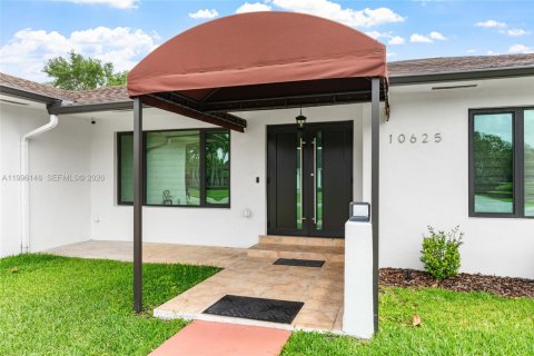 House in Miami, Florida 3 bedrooms, 180.42 sq.m. № 2064231 - photo 6