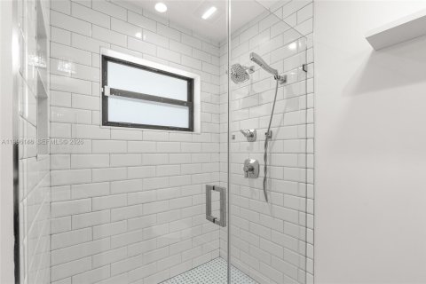 House in Miami, Florida 3 bedrooms, 180.42 sq.m. № 2064231 - photo 22