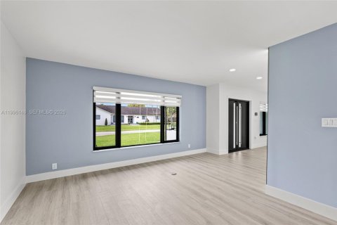 House in Miami, Florida 3 bedrooms, 180.42 sq.m. № 2064231 - photo 18