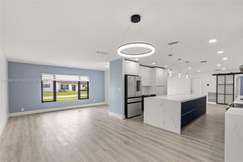 House in Miami, Florida 3 bedrooms, 180.42 sq.m. № 2064231 - photo 15