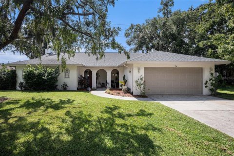 House in Plant City, Florida 3 bedrooms, 192.68 sq.m. № 1909879 - photo 1
