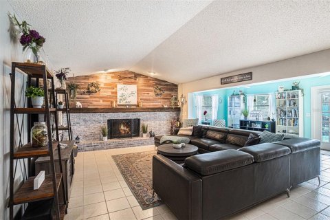 House in Plant City, Florida 3 bedrooms, 192.68 sq.m. № 1909879 - photo 2