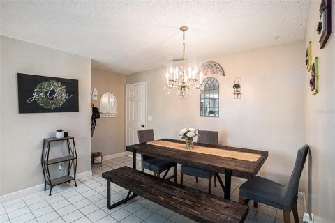 House in Plant City, Florida 3 bedrooms, 192.68 sq.m. № 1909879 - photo 10