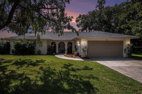 House in Plant City, Florida 3 bedrooms, 192.68 sq.m. № 1909879 - photo 4